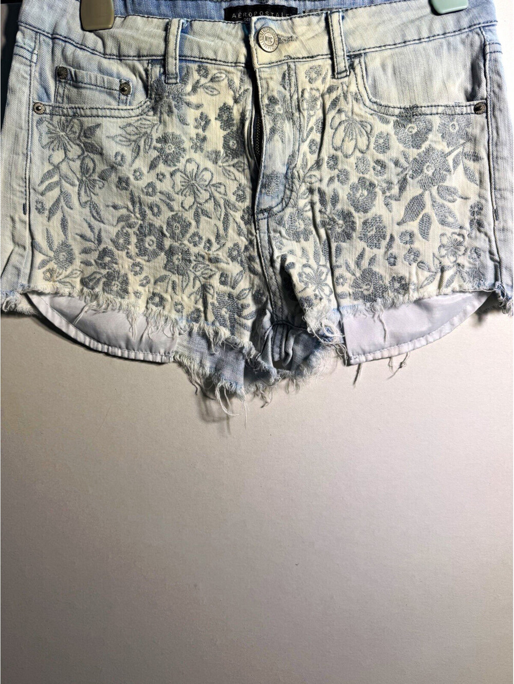Aéropostale High Waisted Shorty Floral Light Wash Denim Cut-Off Shorts Size 8